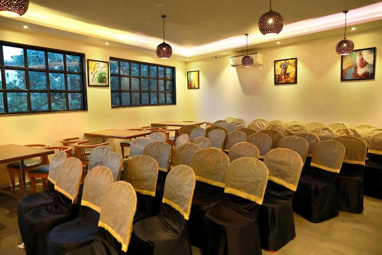 Kochi Aura One Hotel 4*,